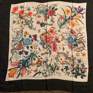 Gucci Flora Snake print silk scarf